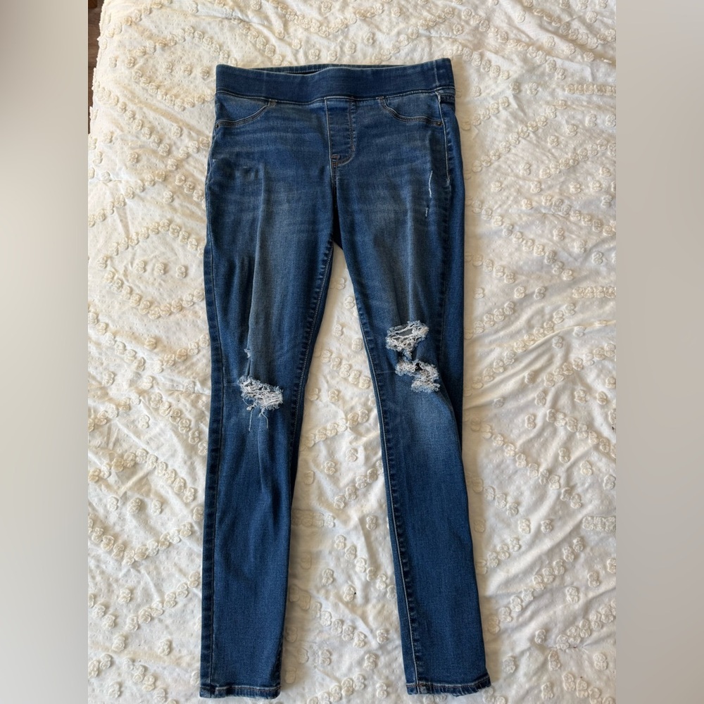 Old Navy mid rise rockstar jegging in distressed black teased dark wash. Size 8.